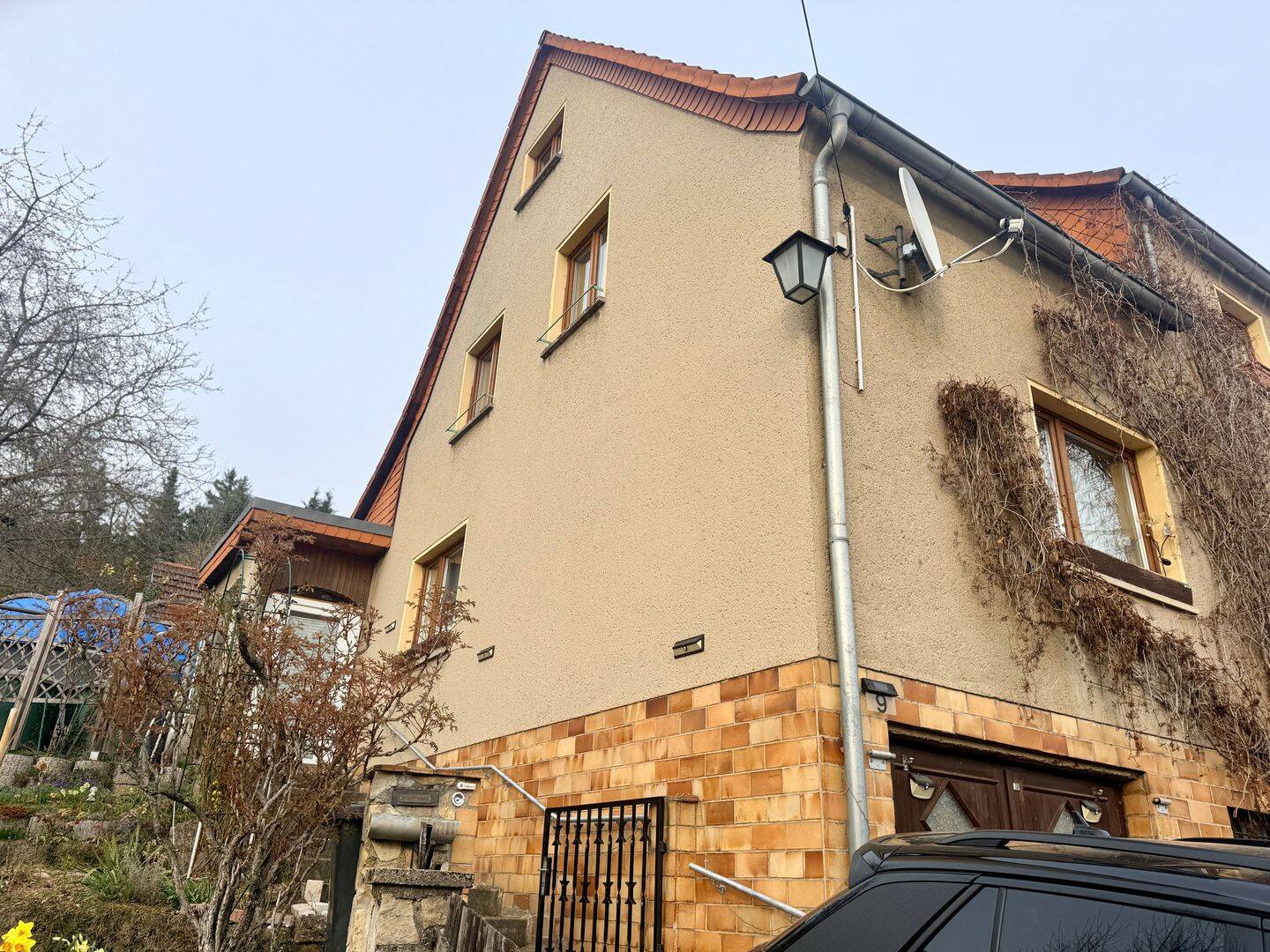 Naturnahes Familienwohnen in Jena: Doppelhaushälfte mit Südgarten und Zukunftspotenzial