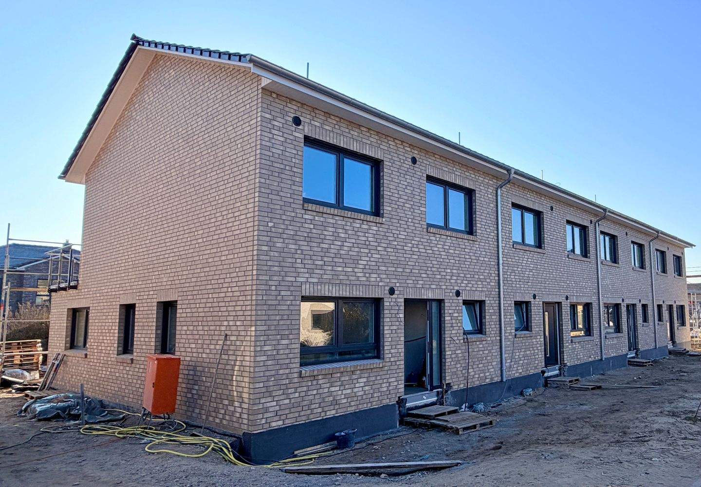 Noch ein Reihenmittelhaus zu verkaufen - Exklusiver Neubau - KfW40-QNG - Reihenhaus in Verden / Scharnhorst – Verden (Aller) – Bild 1 von 6