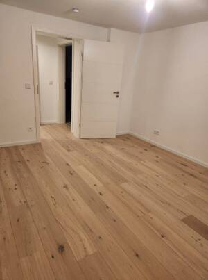 1 Zimmer in 3er-WG,sehr groß mit Terrasse, komplett saniert und modern – 81825 München – Vorschaubild 3