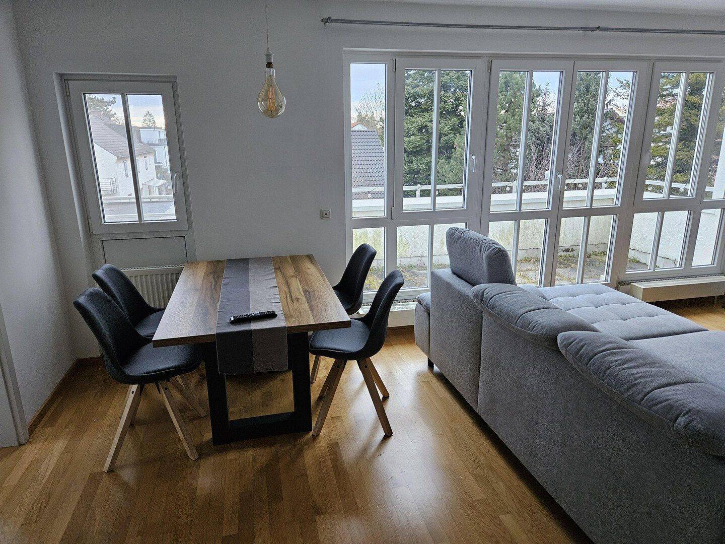 Möblierte 2-Zimmer-Wohnung mit Balkon, TG-Stellplatz und WLAN - ideal für Expats – München – Vorschaubild 4
