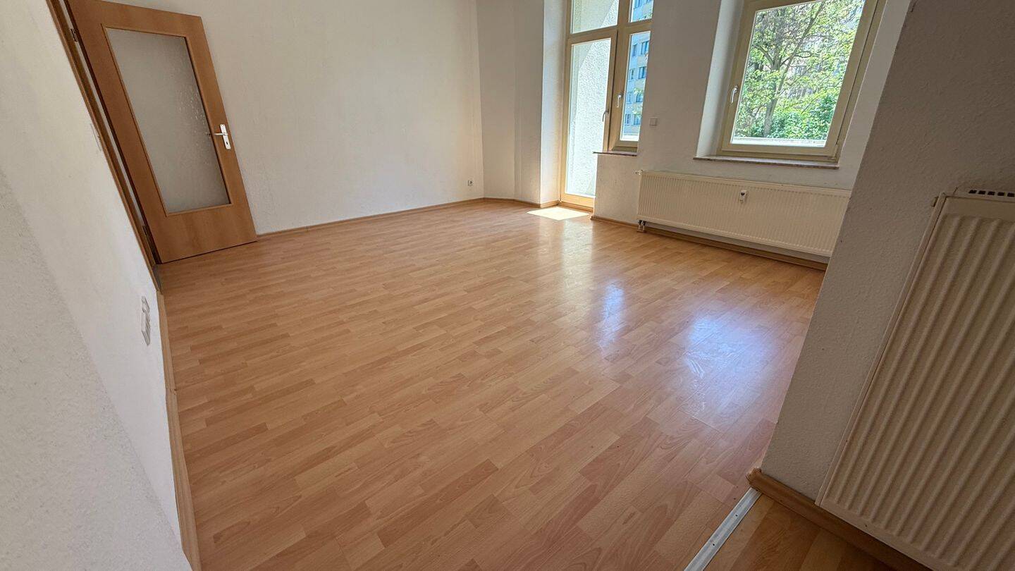 1.OG mit offener Küche und sonnigem Balkon ! – Chemnitz – Vorschaubild 4