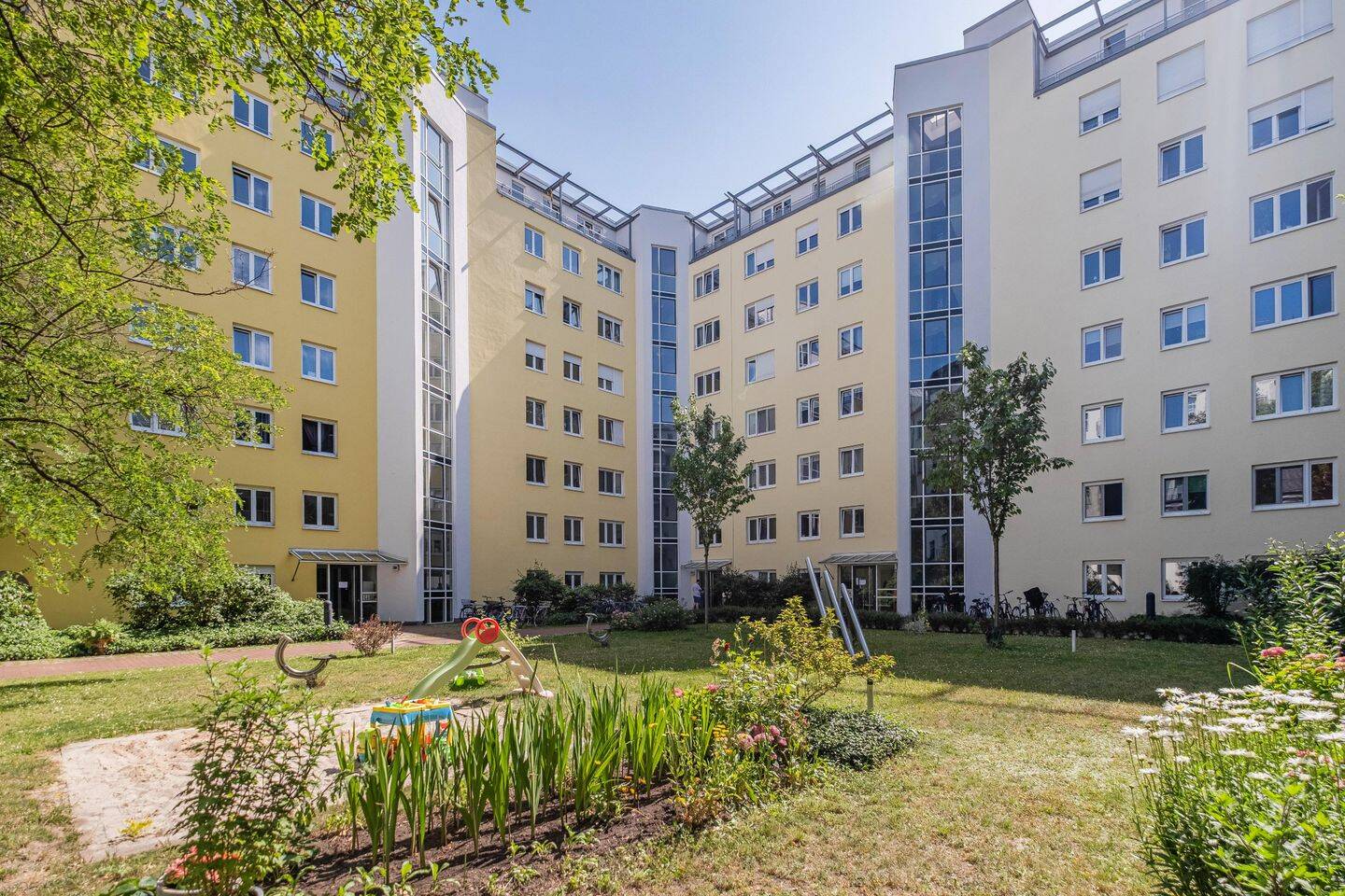 Helle Erdgeschosswohnung mit Terrasse – Berlin – Vorschaubild 7