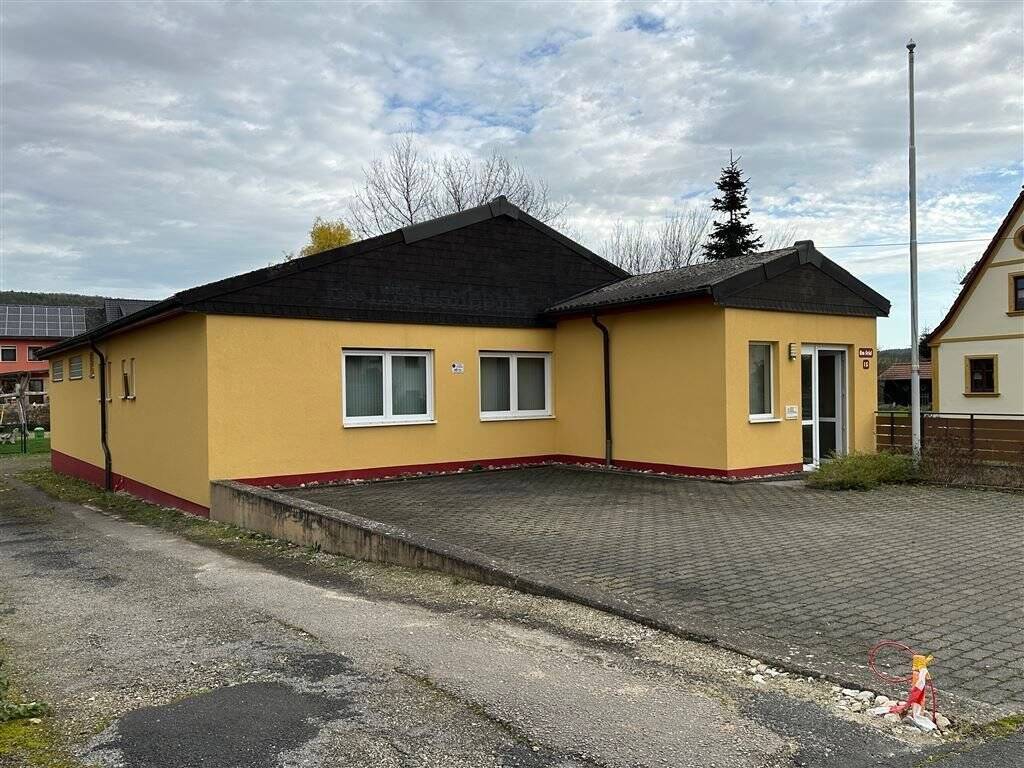 Büro/Praxis 111 m²; Nähe Bamberg- Studio, Spielclub, Probenr., Archiv.+Pkw-Stellplätze