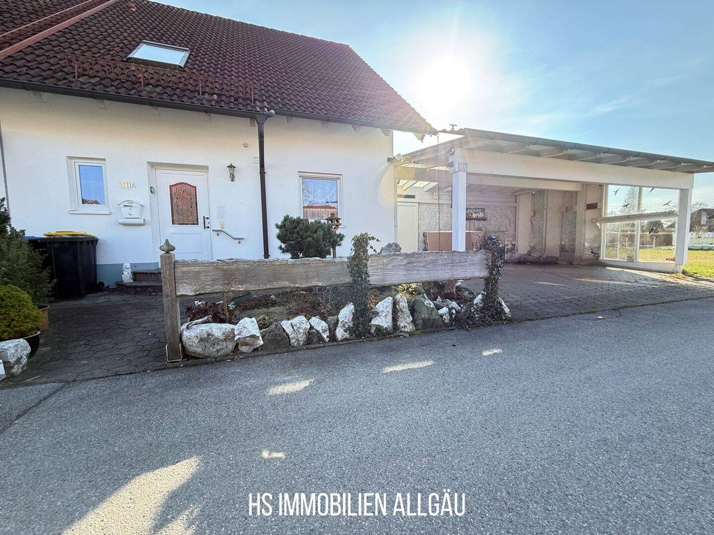 familienfreundliche Doppelhaushälfte mit Gartenanlage & Carport in Türkheim – Türkheim – Bild 1 von 9
