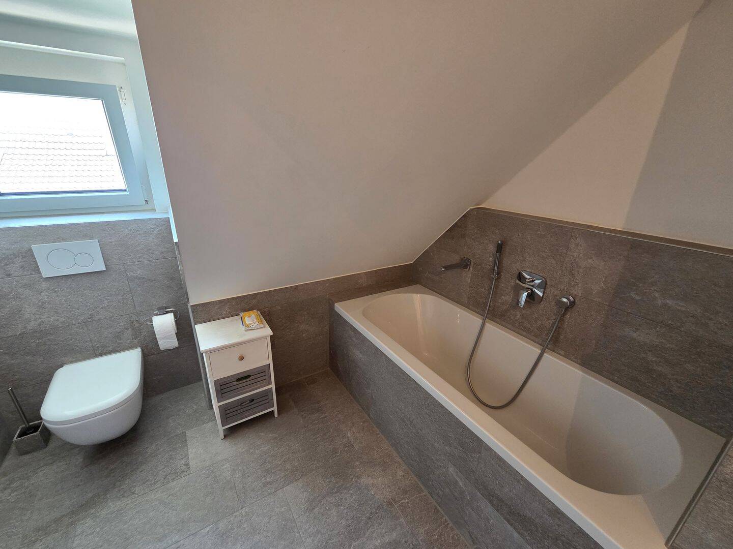Moderne 2 Zimmer Dachgeschoss Wohnung in München-Aubing! – München – Vorschaubild 8