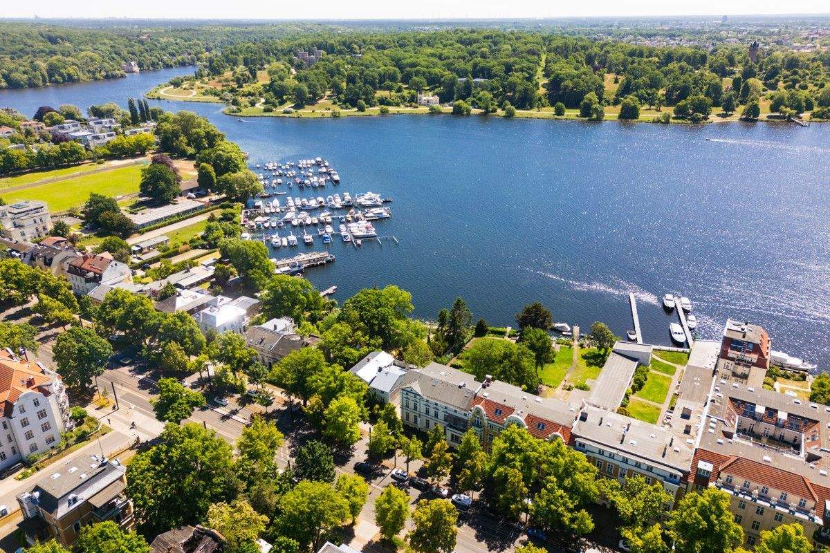 Ein seltenes Refugium am Wasser mit privatem Bootsliegeplatz – Potsdam – Vorschaubild 2