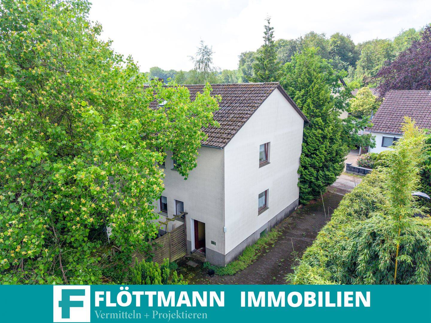 Ein Haus zum Anpacken: Zwei Wohneinheiten mit Perspektive in Lage!