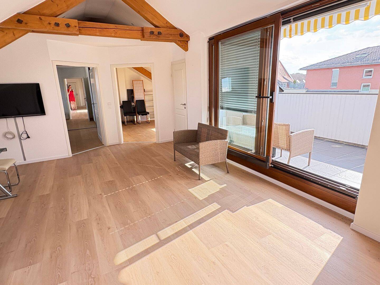 Über den Dächern - 4 Zimmer Wohnung mit Loggia in Bestlage – Nürnberg – Vorschaubild 5