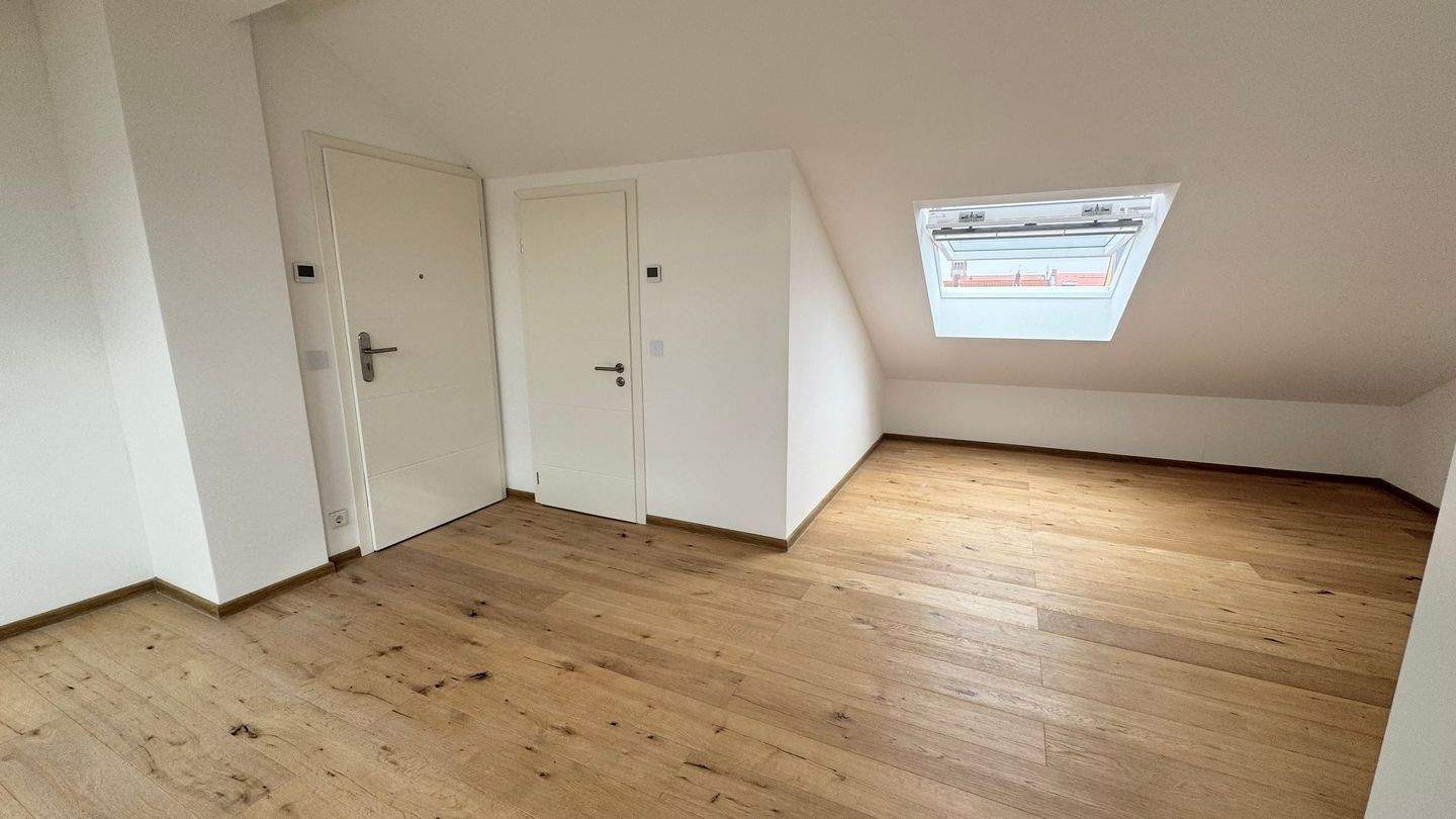 Gostenhof ! Helle chice u. moderne 2-Zi.-Maisonette-Whg. 70 m²,hochw. Einbauküche, Klimaanlage, 4.OG mit Aufzug. – Nürnberg – Vorschaubild 9
