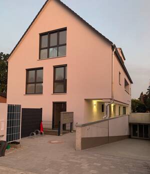 Helles Stadthaus mit 5 Zimmern und Garten