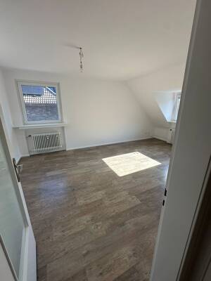 Frisch renovierte 2,5-Zimmer-Dachgeschosswohnung in Essen-Stadtwald – 45134 Essen – Vorschaubild 6