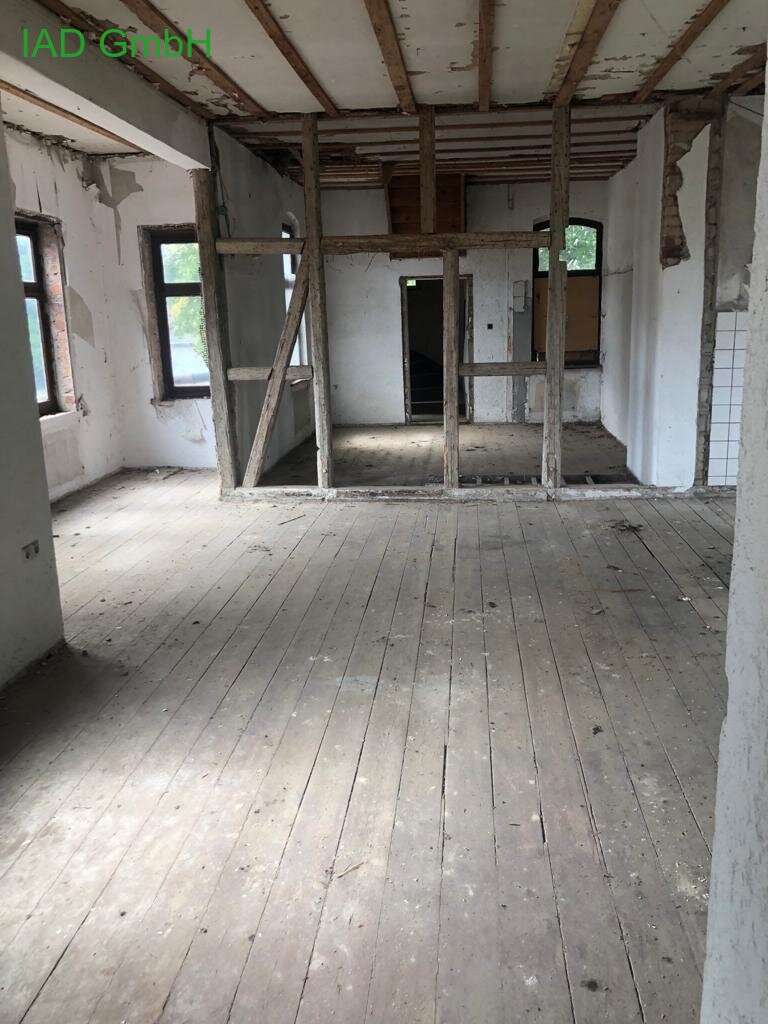 Denkmalgeschützte Villa - Sanierungsobjekt mit viel Potenzial – Bernburg – Bild 1 von 2