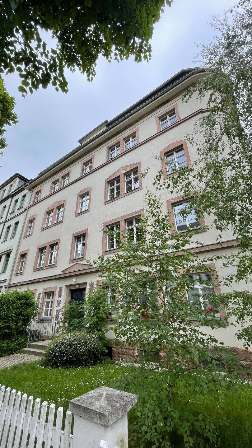 1. OG mit Aufzug / neues Laminat wird verlegt oder Kaltmietfrei mögl. – Chemnitz – Vorschaubild 2
