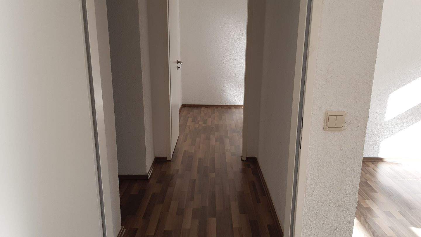 3-Zimmer-Wohnung mit Balkon und Aufzug – Chemnitz – Vorschaubild 3