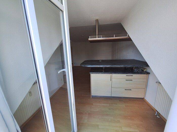 wunderbare Dachgeschosswohnung inkl EBK, Balkon und Lift – Chemnitz – Vorschaubild 2