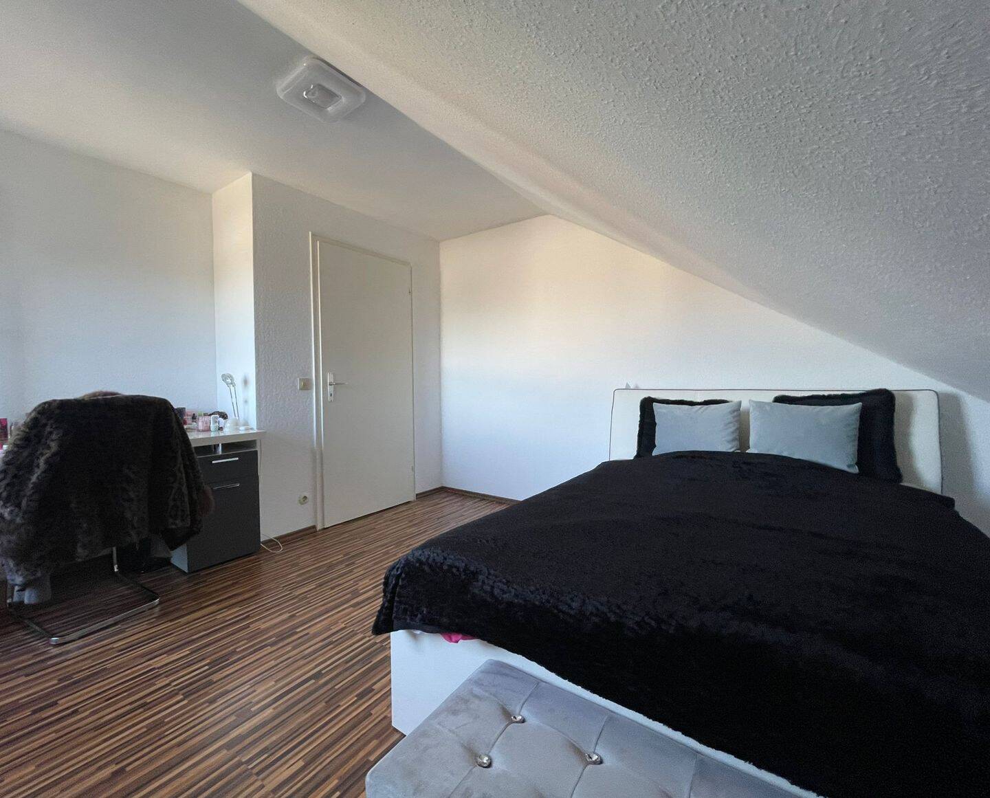 Helle 3 Zimmer DG Wohnung in Sandweier