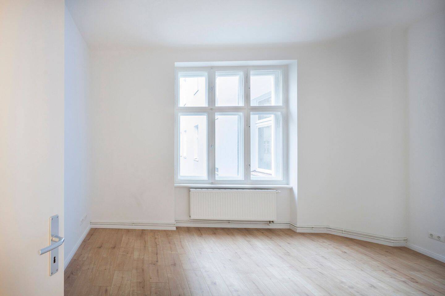 Bezugsfreie 2-Zimmer-Altbauwohnung - Mit Kiezflair zwischen Cafés, Boutiquen & Parks! – Berlin – Vorschaubild 3