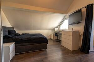 Großzügige 104 m² Dachgeschosswohnung mit Gartenanteil in Wiesbaden-Delkenheim – 65205 Wiesbaden – Vorschaubild 9