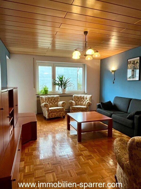 Voll möblierte, helle 2-Zimmer-Wohnung mit Balkon