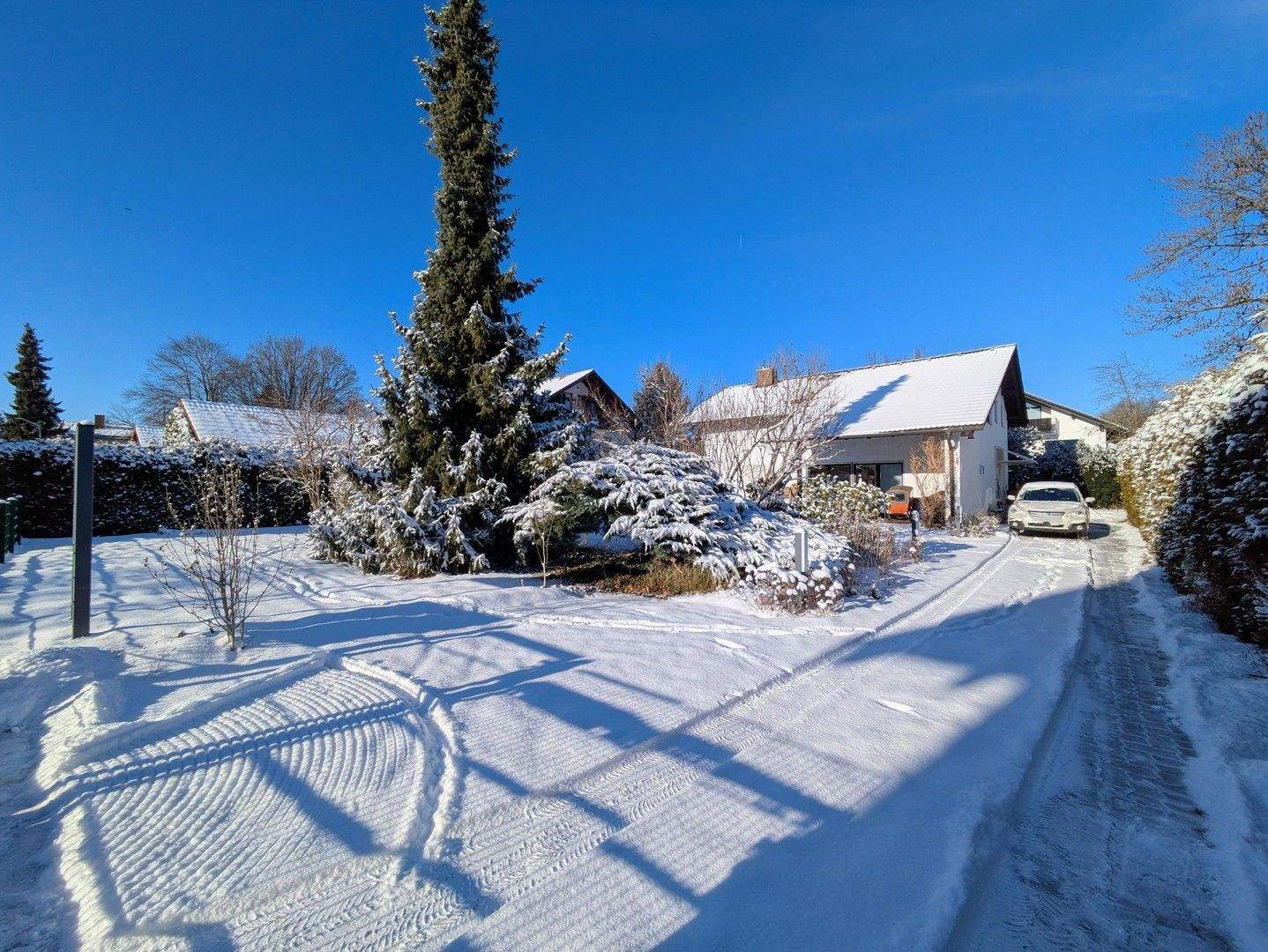 Wohnen oder neu gestalten - Großes Gartengrundstück mit Einfamilienhaus – Vaterstetten – Bild 1 von 9