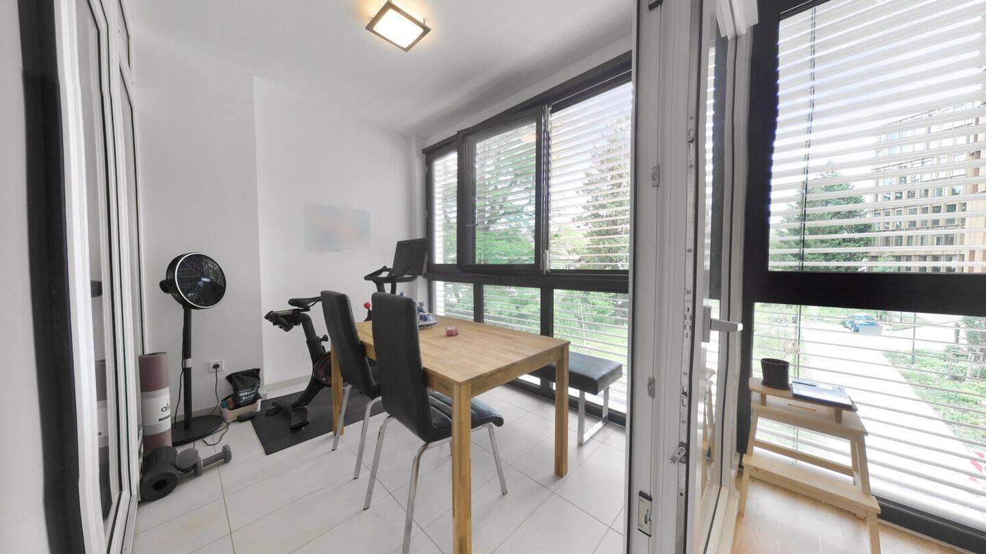 Voll möblierte, moderne 1,5-Zimmer-Wohnung mit Wintergarten in Bogenhausen – München – Vorschaubild 9