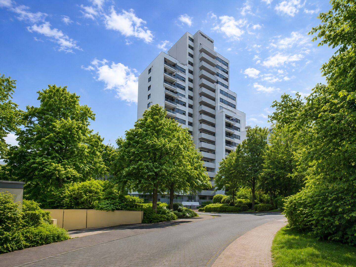 Grosszügige, Lichtdurchflutete 2-Zimmer-Wohnung mit exklusivem Wellnessbereich in Bonn-Castell – Bonn – Vorschaubild 2