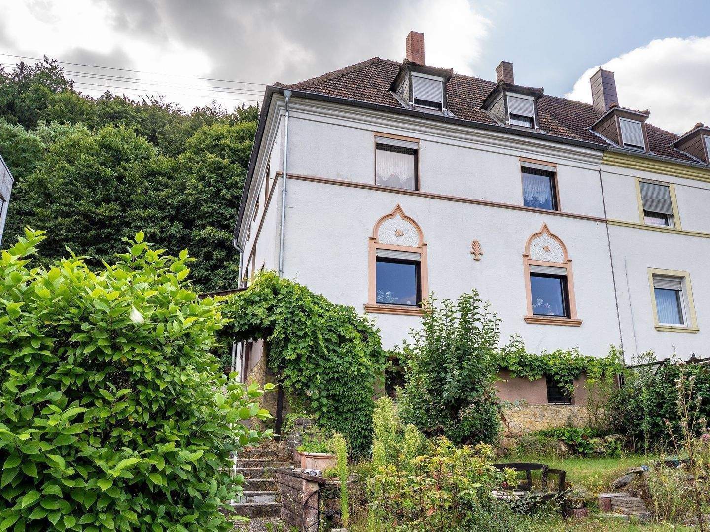 Zweifamilienhaus in Saarbrücken/Scheidt zu verkaufen! – Saarbrücken – Bild 1 von 9
