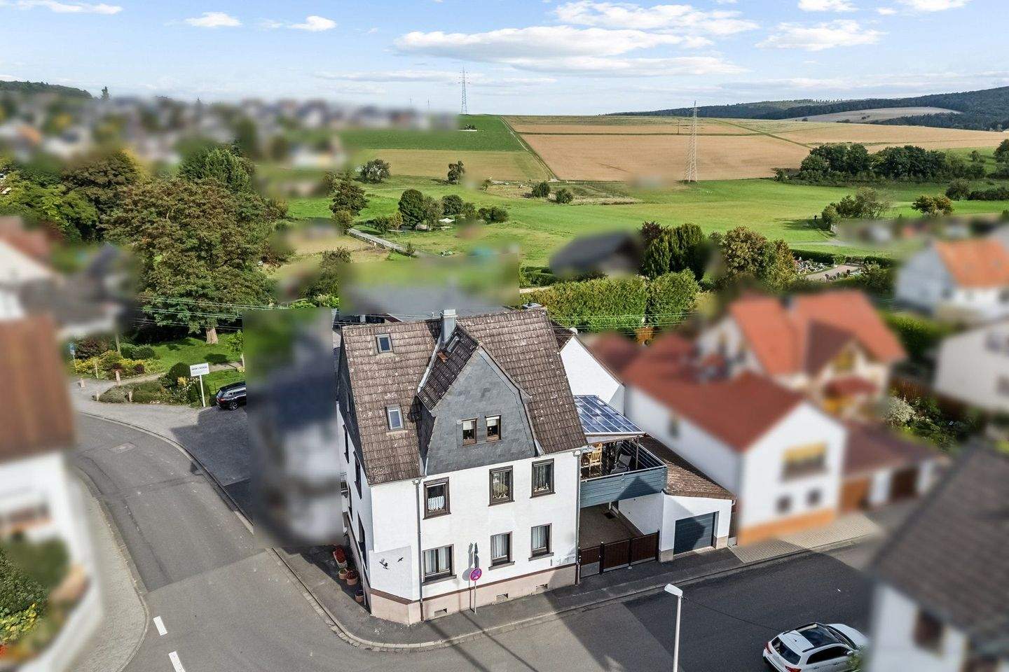 Einfamilienhaus mit ELW im Teileigentum in ruhiger Ortsrandlage – Waldems – Bild 1 von 9