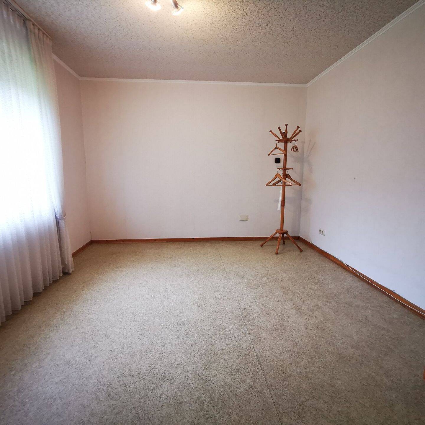 Ein Haus, viele Perspektiven - Ein-/Zweifamilienhaus in ruhiger Wohnlage von Bad Laasphe-Feudingen – Bad Laasphe – Vorschaubild 9