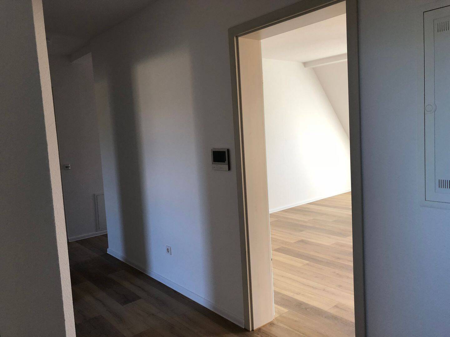 Helle Dachgeschosswohnung mit Loggia – Chemnitz – Vorschaubild 5