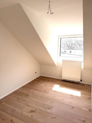 Düsseldorf-Derendorf! Frisch Sanierte 4-Zimmer-Maisonette mit offener Küche! – 40477 Düsseldorf – Vorschaubild 5