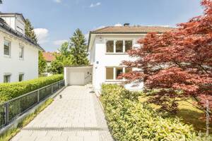 Freistehendes Einfamilienhaus auf sonnigem Süd-West-Grundstück in ruhiger Lage – 81825 München – Vorschaubild 3