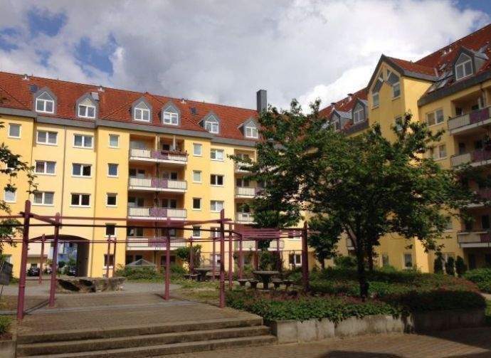 Schönes 1 Zimmer Apartment -Pantry-Küche - Balkon-TG-Stellplatz-90763 Fürth