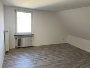 Mitten in Altenbochum - freundliche 3 Zimmer DG-Wohnung in ruhiger Lage mit eigenem Park – 44803 Bochum – Vorschaubild 2