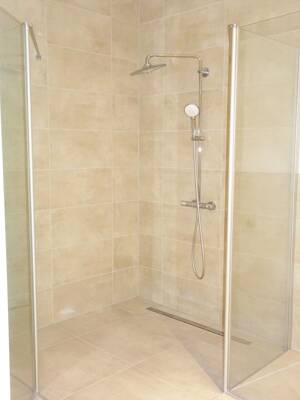 Modern & Charmant: 2 Zimmer + Süd-West-Balkon, Einbauküche, Neubauausstattung, Walk-In-Dusche,Aufzug – 60528 Frankfurt am Main – Vorschaubild 5