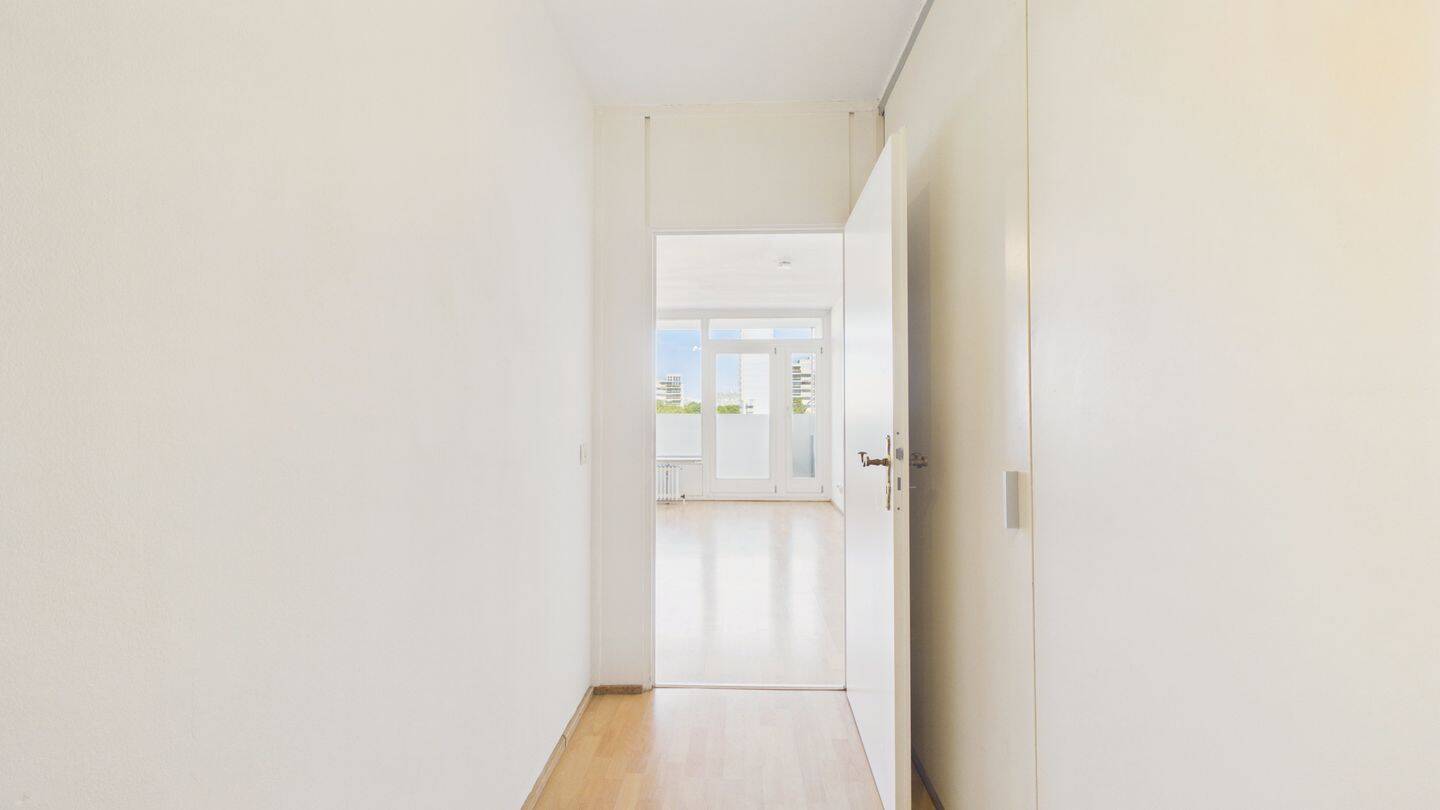 HEGERICH: Leerstehende 1-Zimmer-Wohnung mit Ost-Balkon direkt am Olympia-Einkaufszentrum – München – Vorschaubild 5