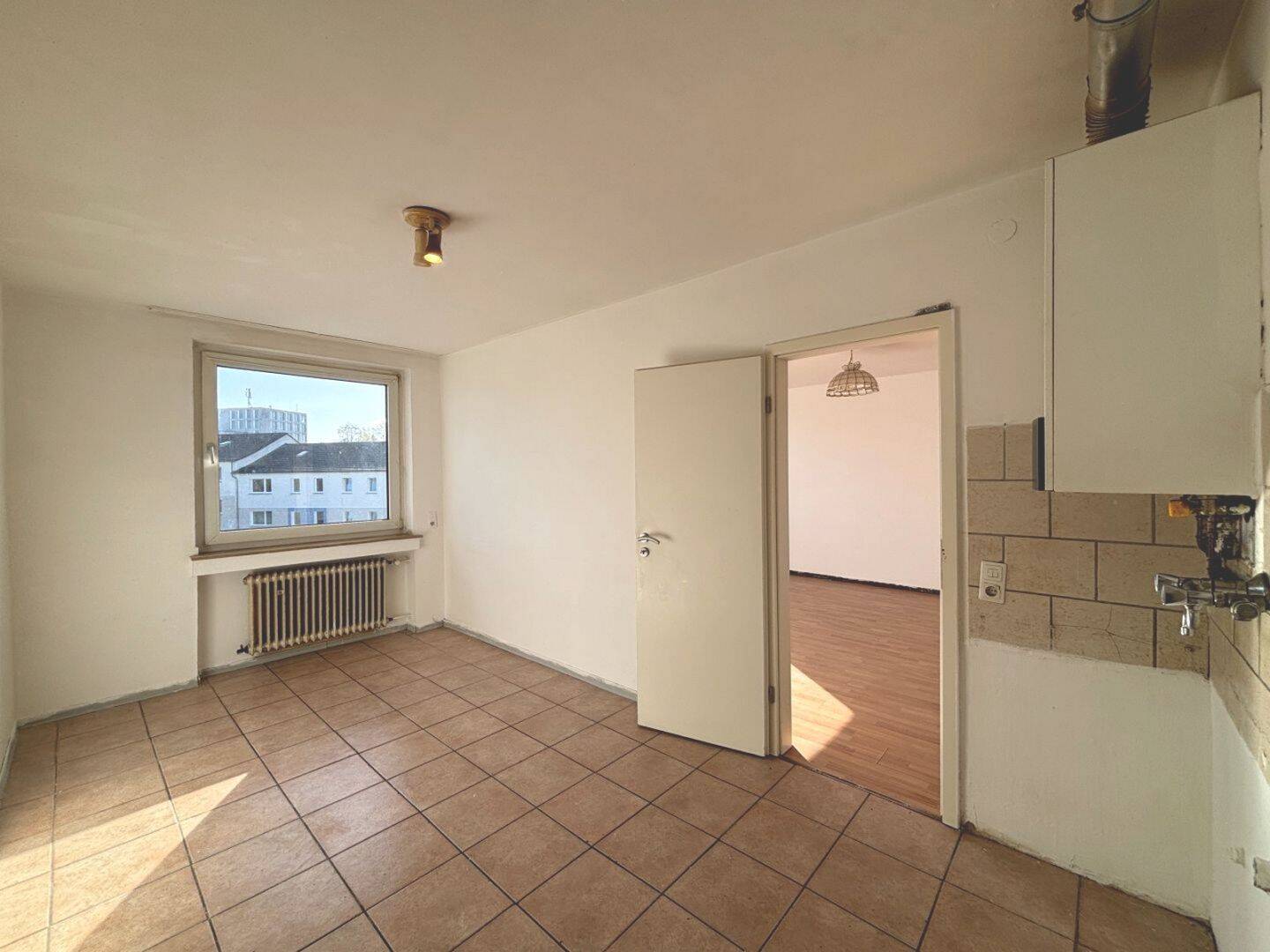 Geräumige 2-Zimmer-Dachgeschoss-Wohnung im Herzen von Aachen – Aachen – Vorschaubild 4