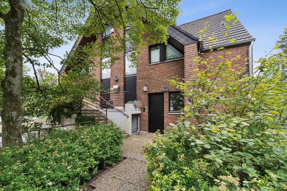 **RARITÄT MIT WOW-FAKTOR: 172 m² Wohntraum mit großzügiger Sonnenterrasse** – 40629 Düsseldorf – Bild 1 von 9