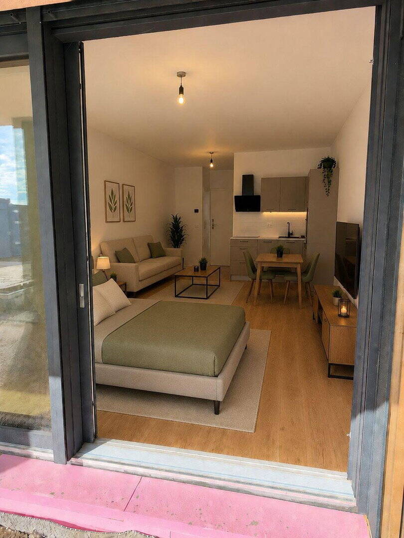 Hochwertige Neubauwohnung mit Einbauküche, Terrasse & Stellplatz in Steinberg am See