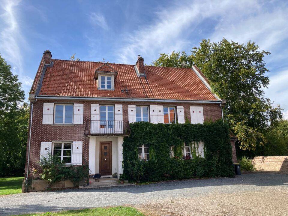 Maison 8 pièces 300 m² · à Tailly · 300 m² · 1 375 €/mois
