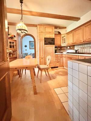 Außergewöhnliches Einfamilienhaus mit Einliegerwohnung, Wellnessbereich und traumhaftem Garten – 81249 München – Vorschaubild 5