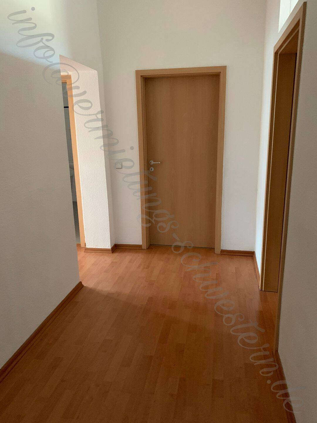 2 Zimmer- besonderes geschnittene Altbauwohnung in ruhiger Lage mit viel Platz – Chemnitz – Vorschaubild 2