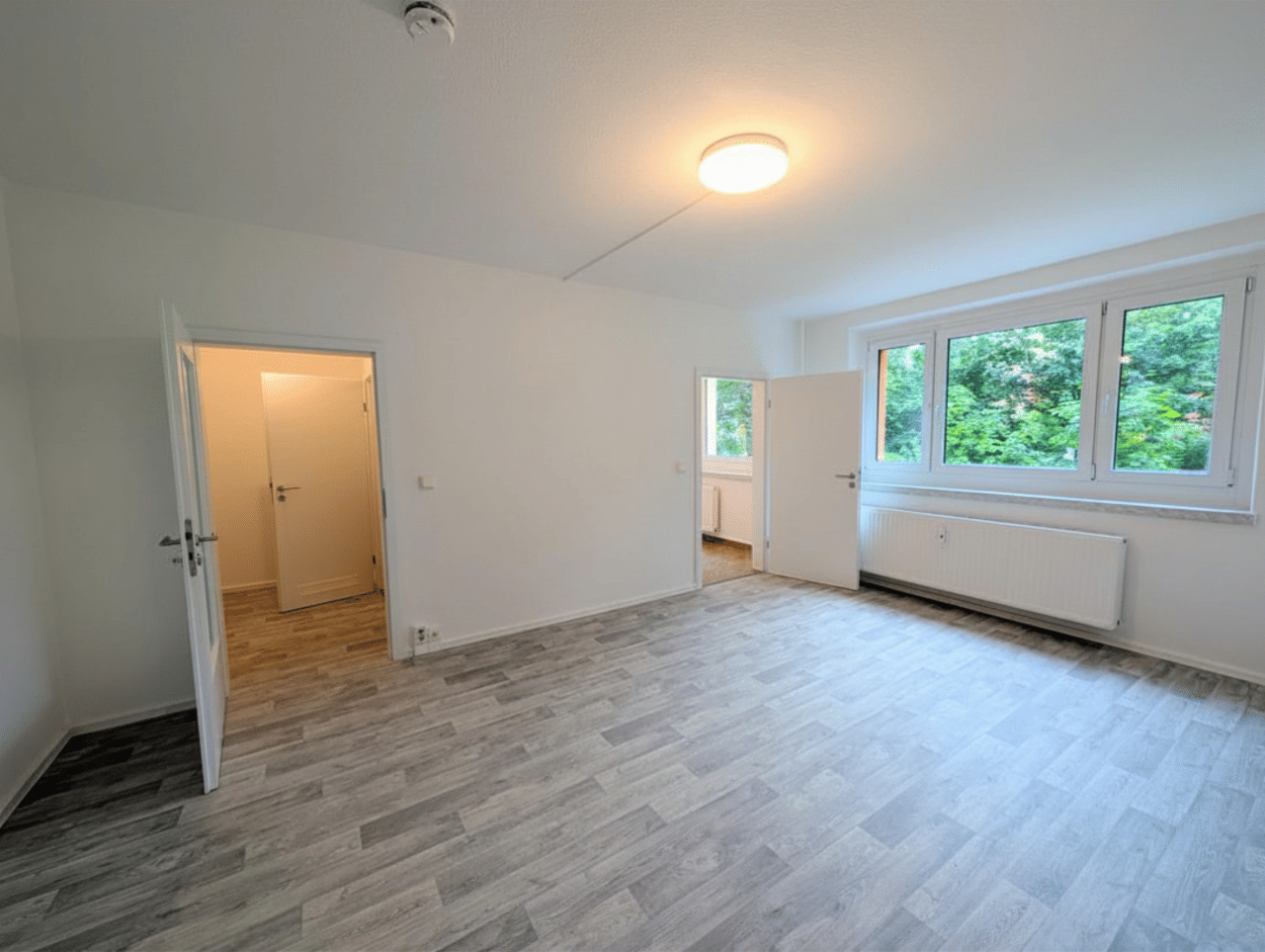 Charmante 2-Zimmer-Wohnung mit Dusche und Loggia – Chemnitz – Vorschaubild 5
