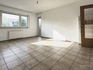 *** Einziehen & Wohlfühlen: frisch sanierte Dreizimmerwohnung mit zwei Balkonen und Kachelofen ***