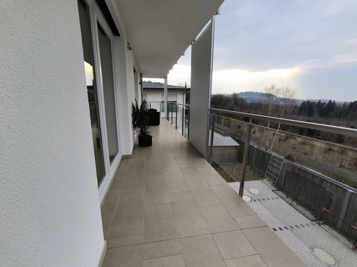 Helle, neuwertige 3-Zimmer-Wohnung mit großem Balkon (28m²) & Garage in Waldkirchen – Waldkirchen – Vorschaubild 2