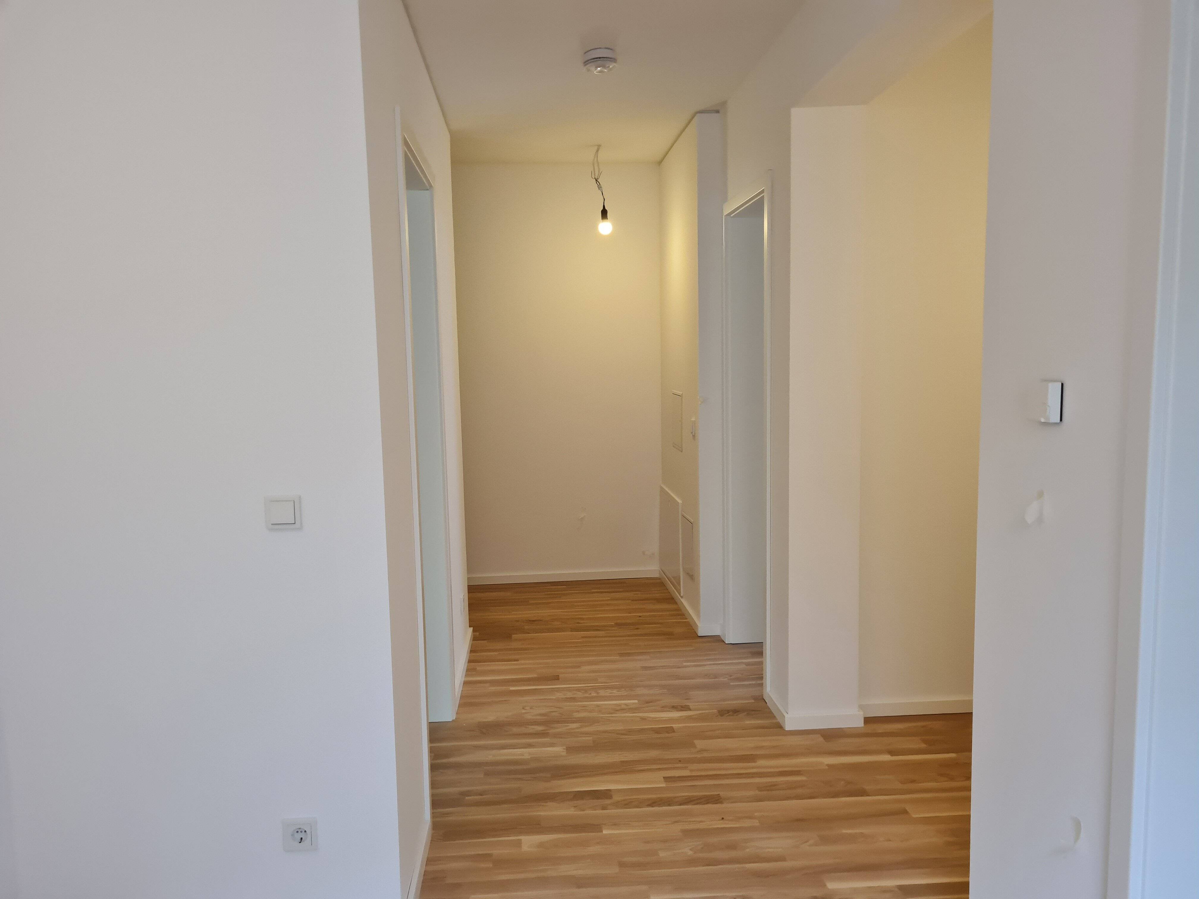 Schicke 4- Zimmerwohnung mit Parkett, Einbauküche, Balkon u. guter Energieeffizienz – Magdeburg – Vorschaubild 6