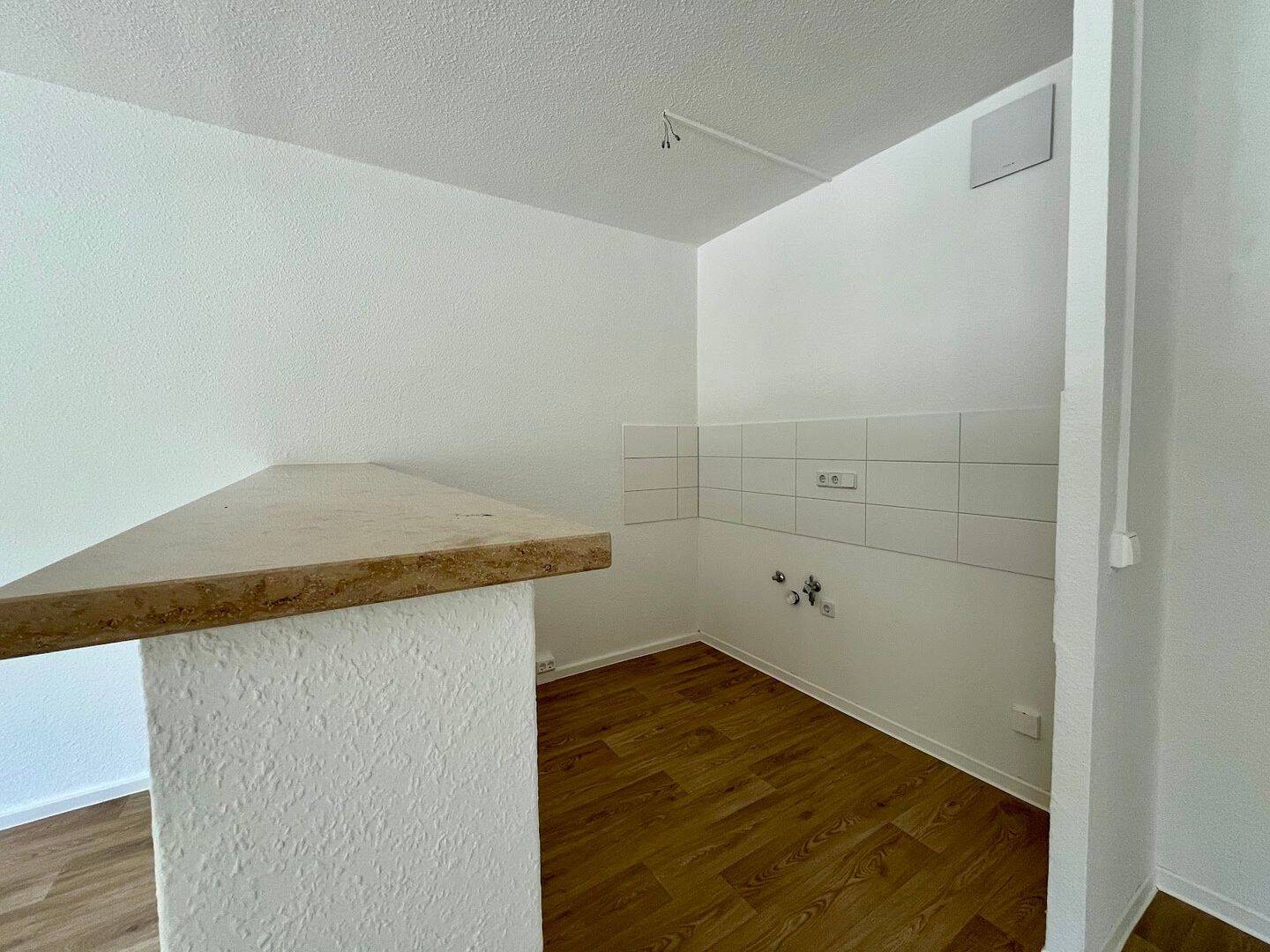 Komfortabel wohnen: Erstbezug mit Tresen, Balkon und familienfreundlicher Lage – Chemnitz – Vorschaubild 2