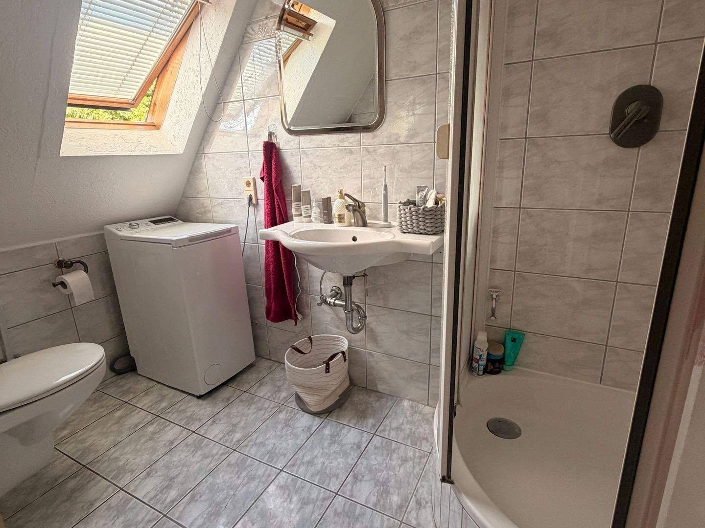 Charmante Dachgeschosswohnung für 1 Person- nahe U2 Feldmoching – München – Vorschaubild 7