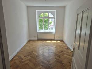 Helle, großzügig geschnittene Wohnung in denkmalgeschütztem Haus in München – 81541 München – Vorschaubild 4