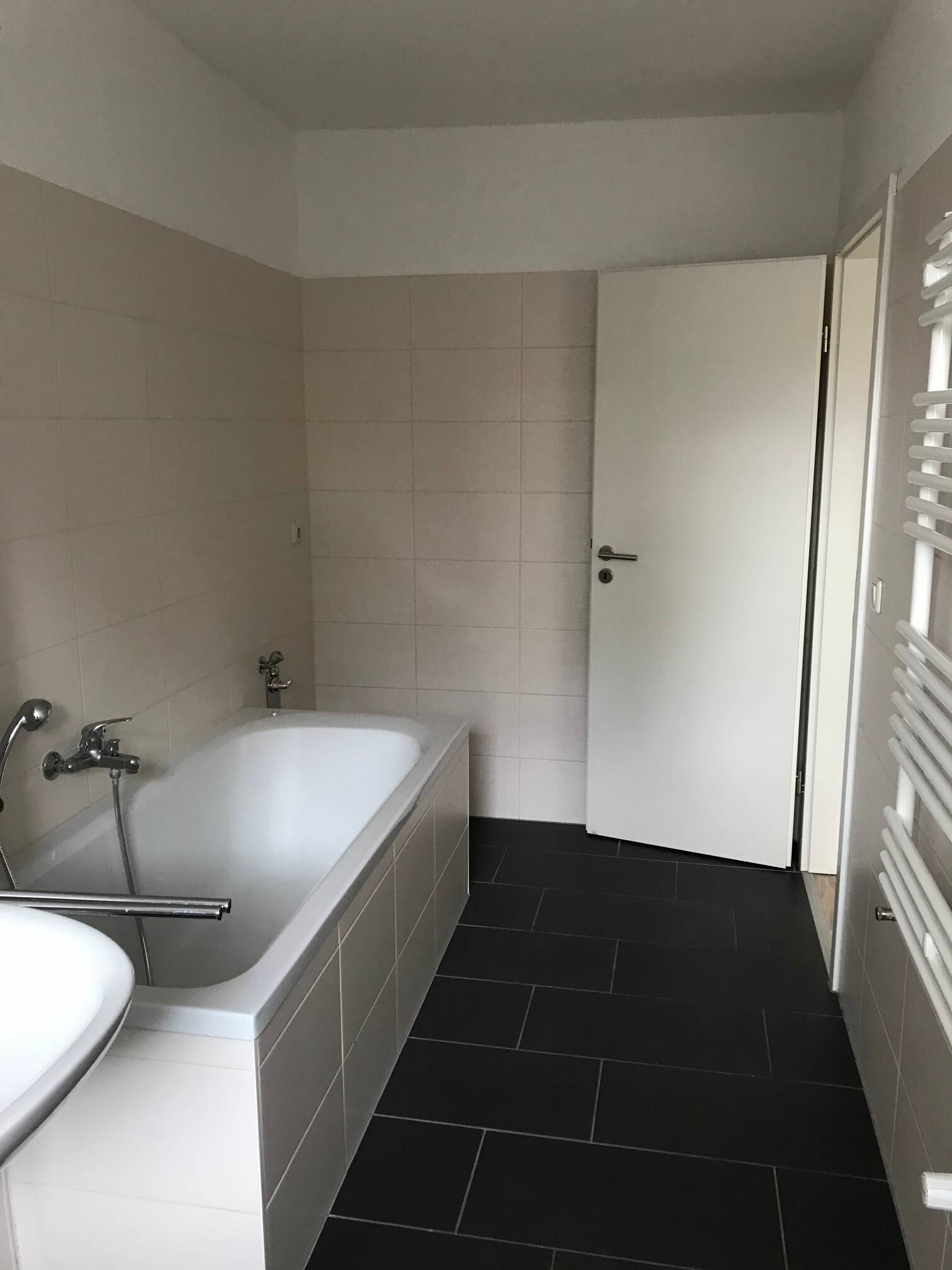 Moderne 2-Zimmer mit offener Wohnküche in ruhiger Lage mit Badewanne & Balkon zum Hof – Magdeburg – Vorschaubild 3